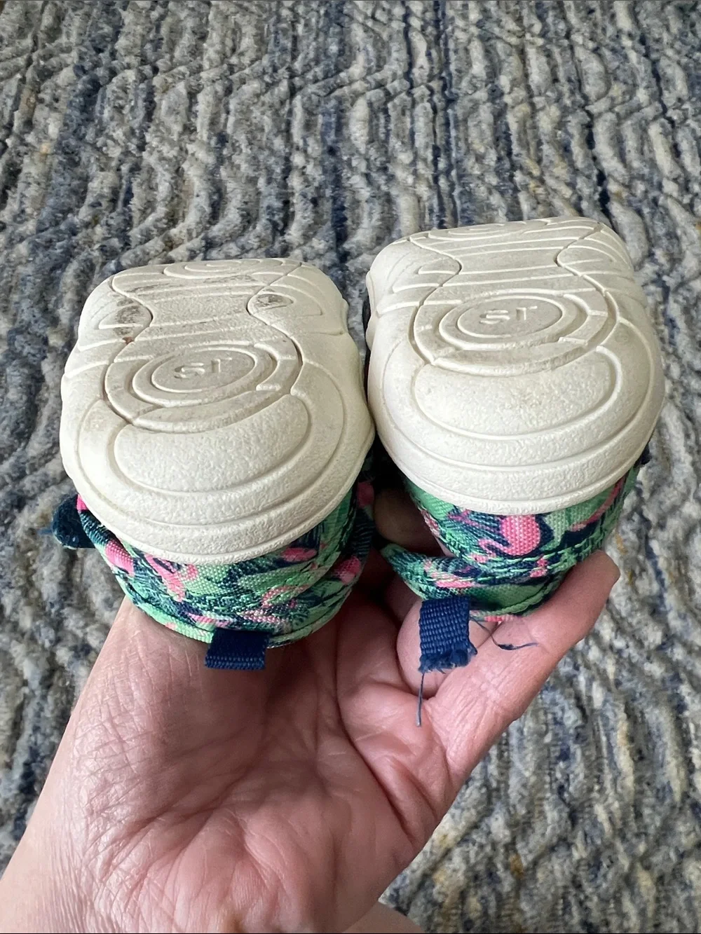 Stride Rite toddler 360 wave water sandals size 6 green with pink flamingos